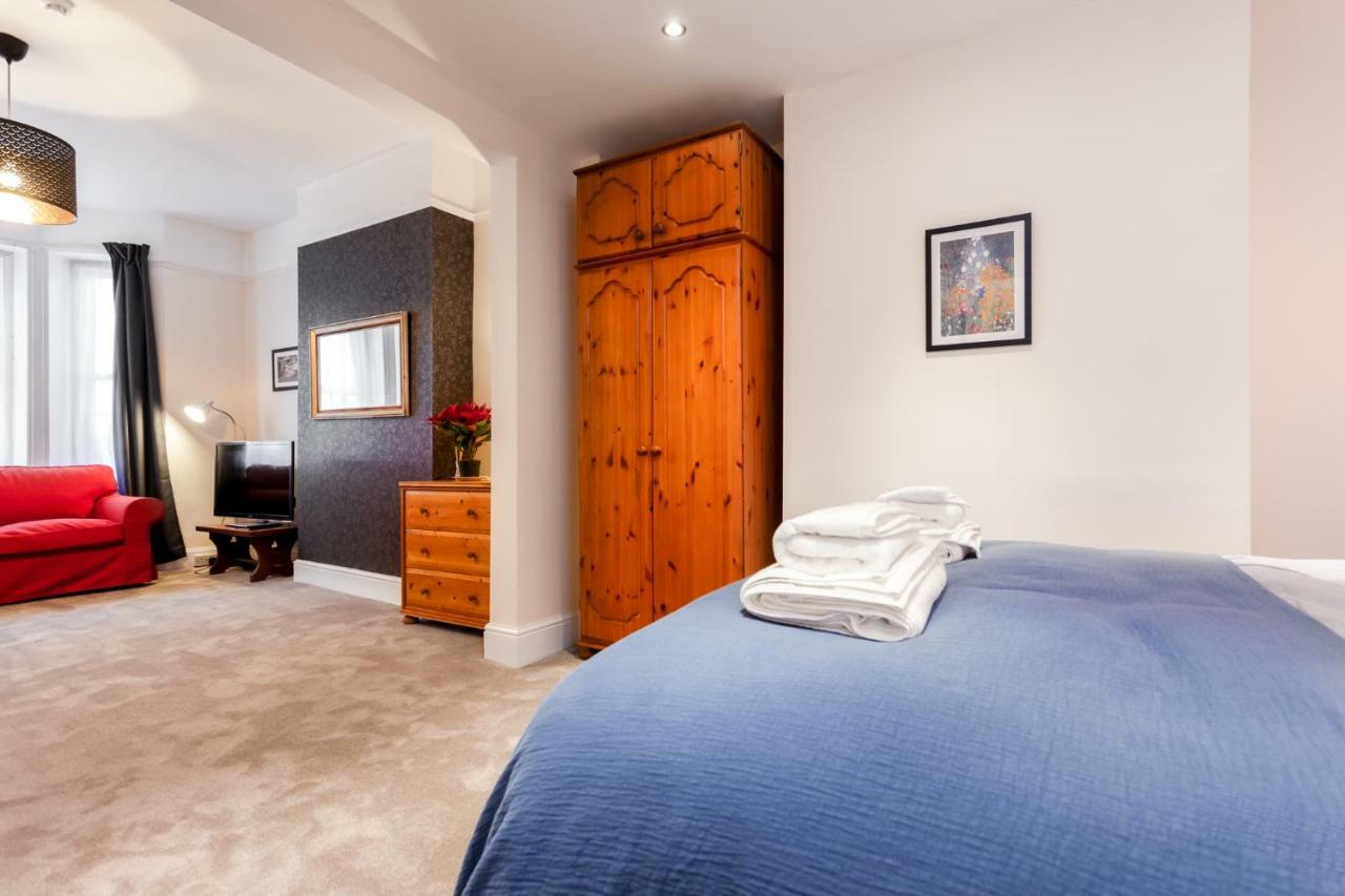 Gorgeous Town Centre Apt With Courtyard Garden Bournemouth Bagian luar foto
